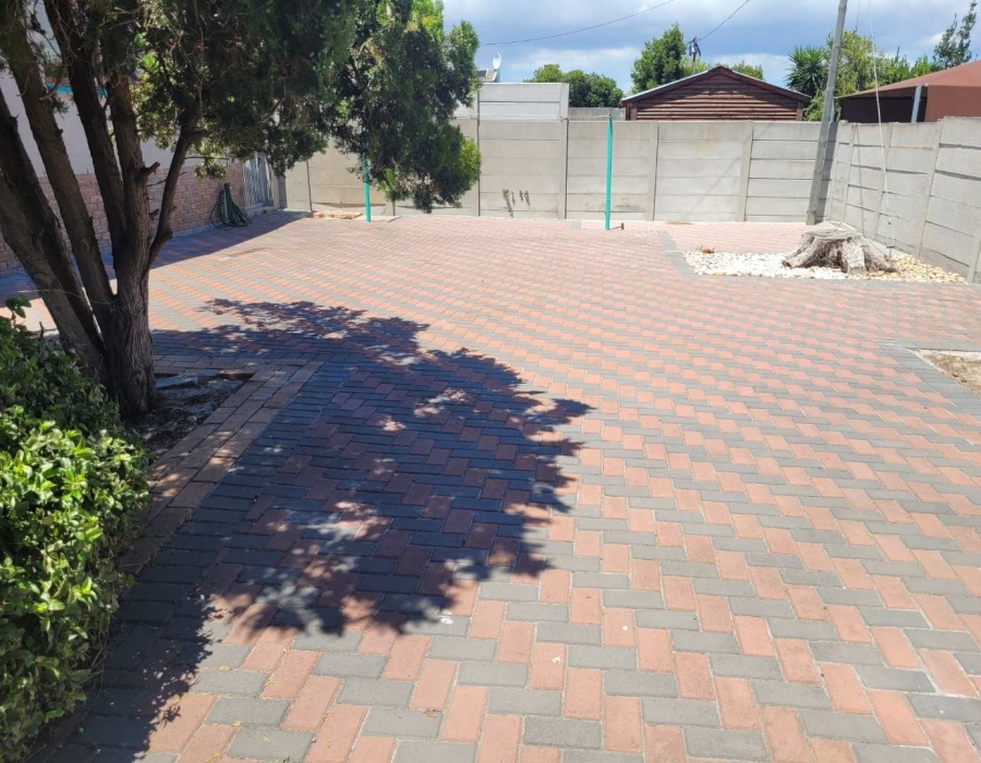 4 Bedroom Property for Sale in Bothasig Western Cape